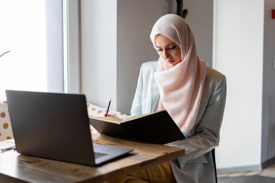 تطبيق تعليمي عن بعد الإمارات